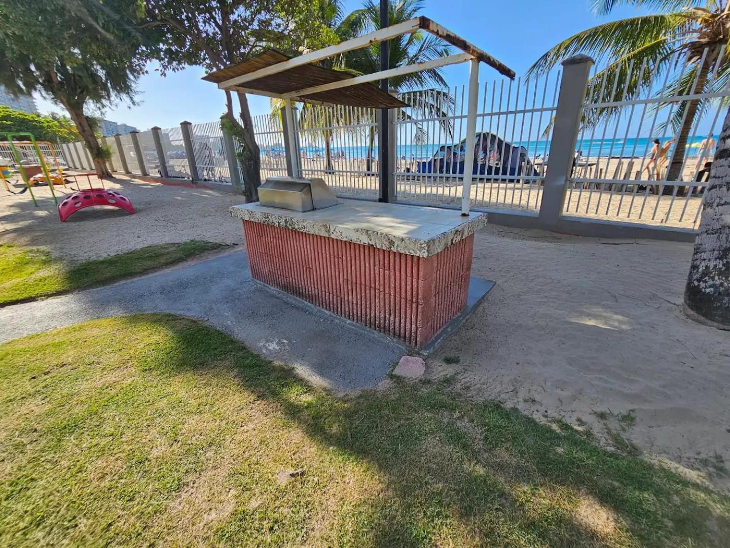 Steps From Foxwoods- Beachfront Retreat With Pools San Juan Bagian luar foto