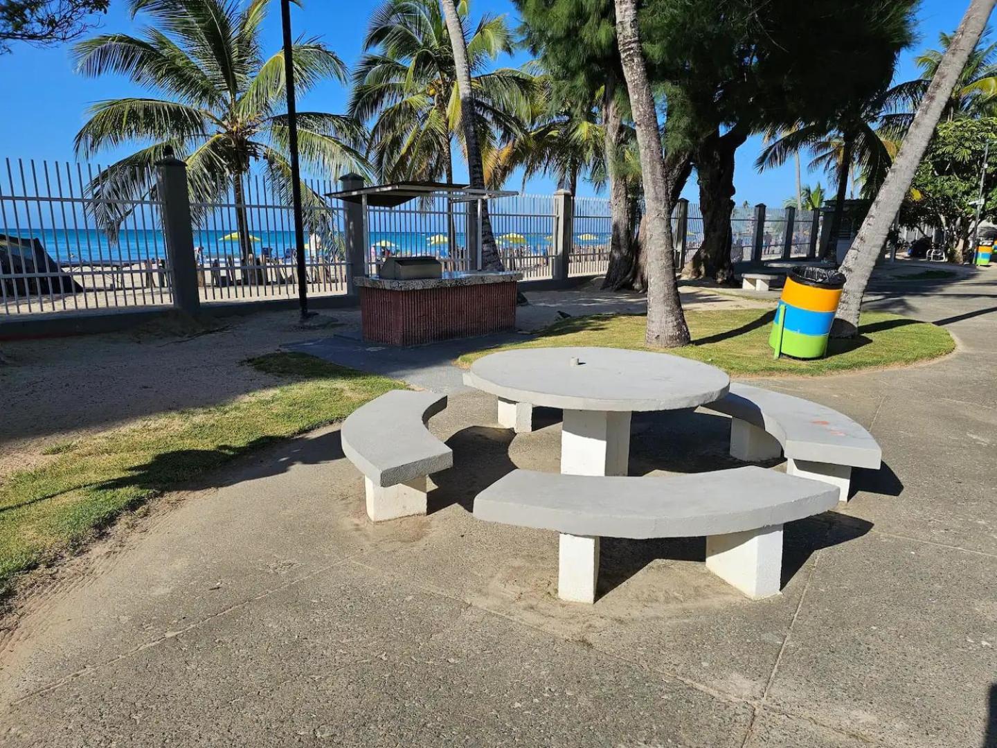 Steps From Foxwoods- Beachfront Retreat With Pools San Juan Bagian luar foto